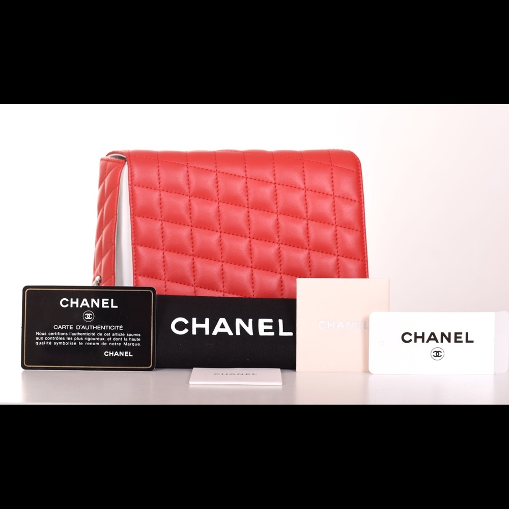 CHANEL Fresh Air Red & White Quilted Clutch Purse - Picture 2 of 8